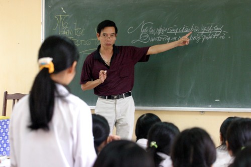 Đổi mới căn bản và toàn diện nền GD&&ĐT phải coi trọng chất lượng người thầy. Trong ảnh, TS. Nguyễn Quang Trung (là giáo viên dạy Văn và là tổ trưởng tổ Xã hội, Trường THPT Chuyên Ngoại ngữ thuộc Đại học Ngoại ngữ, ĐHQGHN). Ảnh ĐHQG HN